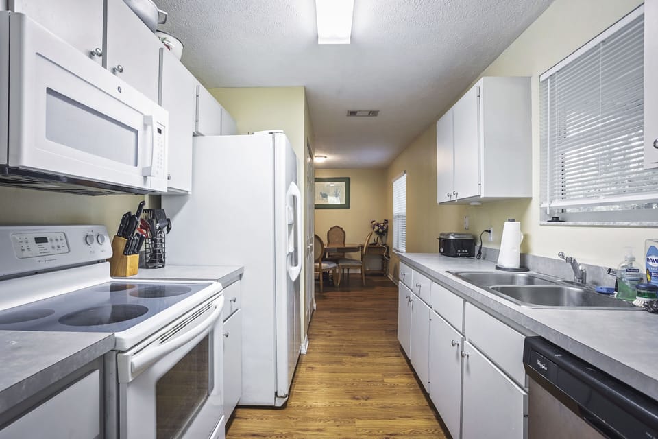 view of kitchen looking towards dining table