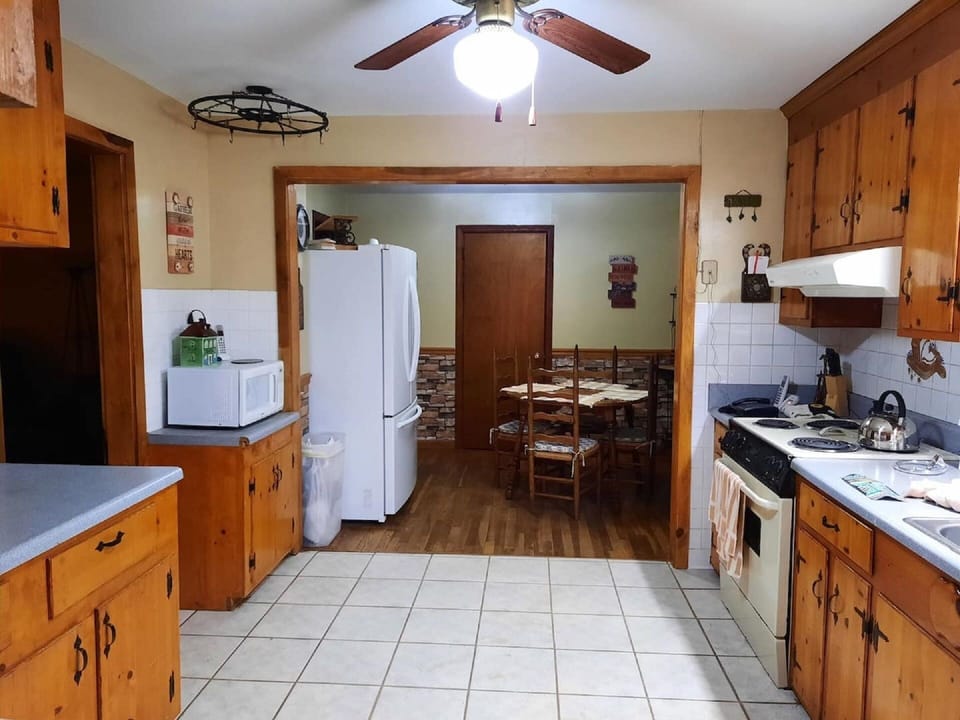 roomy kitchen to gather in