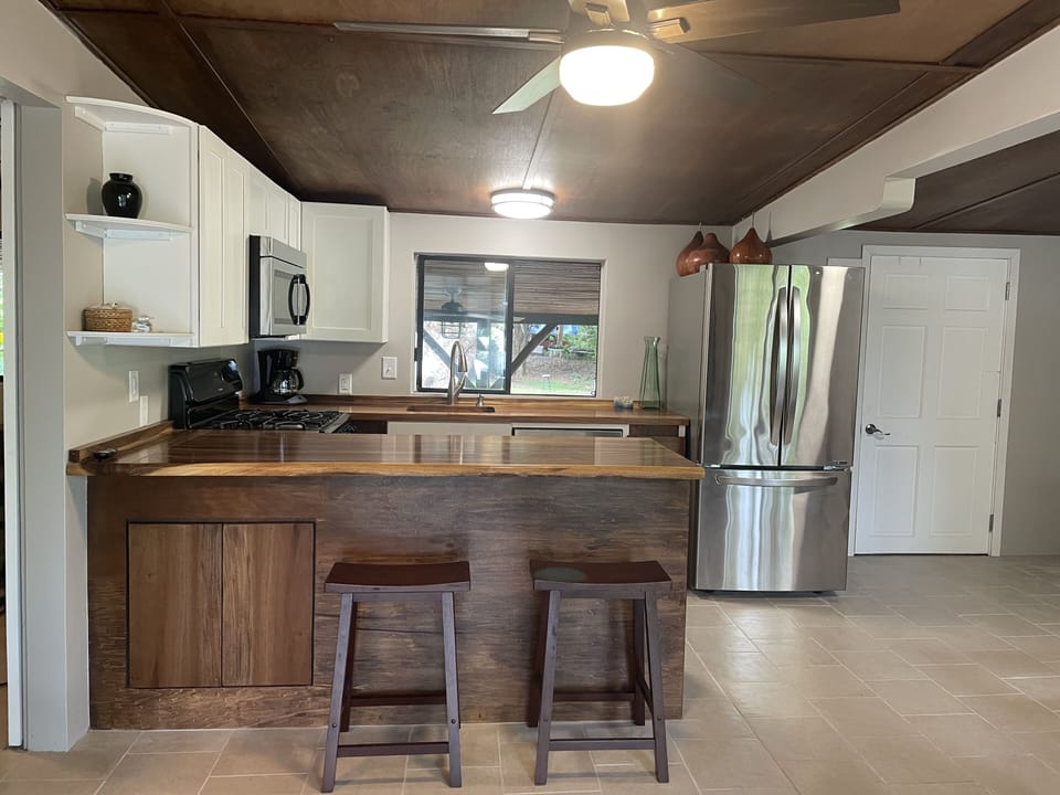 Full kitchen