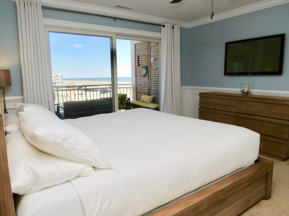 Master bedroom with King bed
