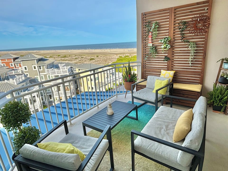 Private covered balcony/patio with ocean views