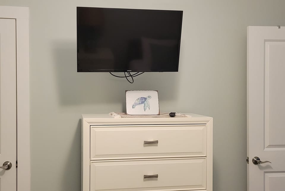 Guest room with flat screen TV