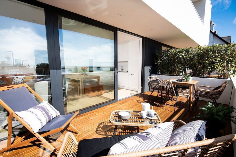 6 The Bay, Coldingham - full-length sliding doors allow the light to beam into the airy living space