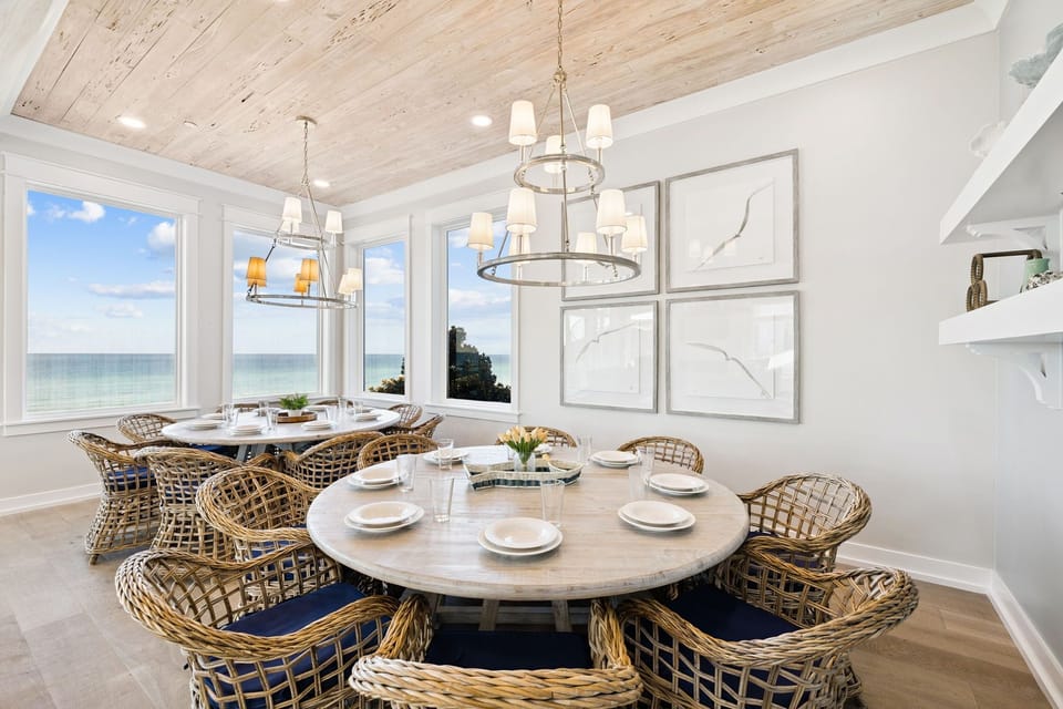 Dining Area with Seating for 16!