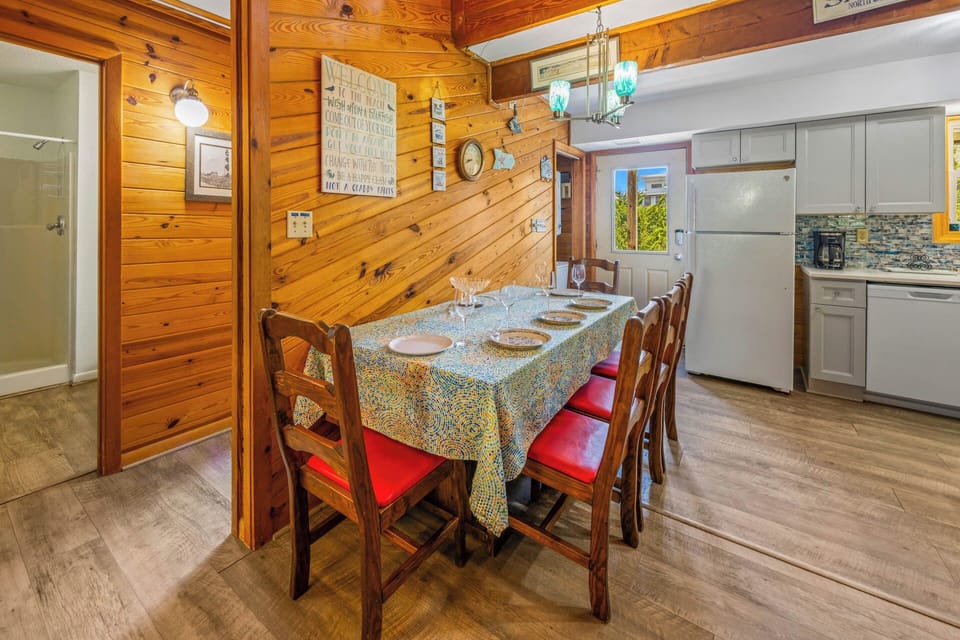 Surf or Sound Realty - 955 - Sealoft - Dining Area