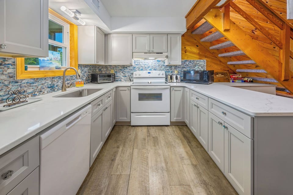 Surf or Sound Realty - 955 - Sealoft - Kitchen  -2
