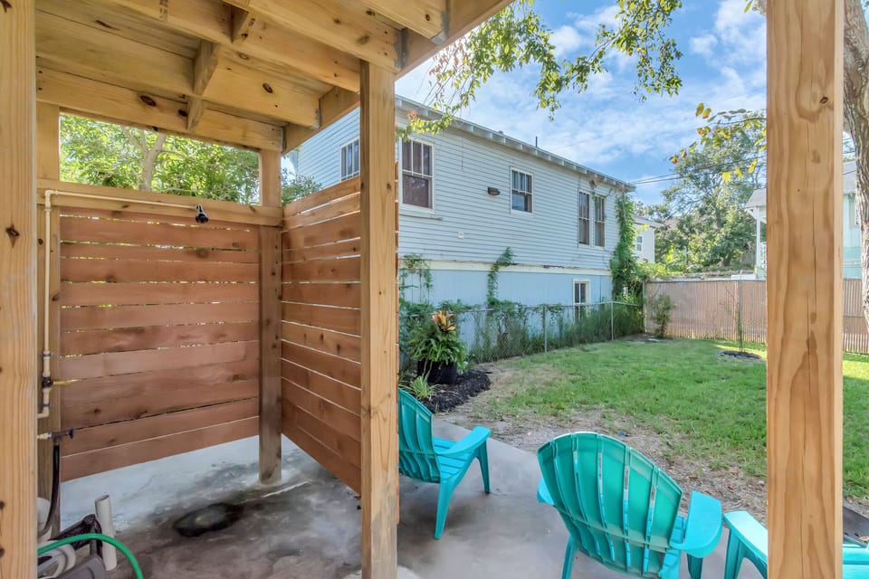 Rinse off the beach at the shared outdoor shower — one of the outdoor perks at M Street Double, along with an on-site EV charger.