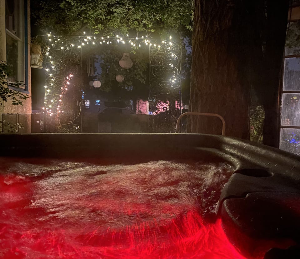 Outdoor spa tub