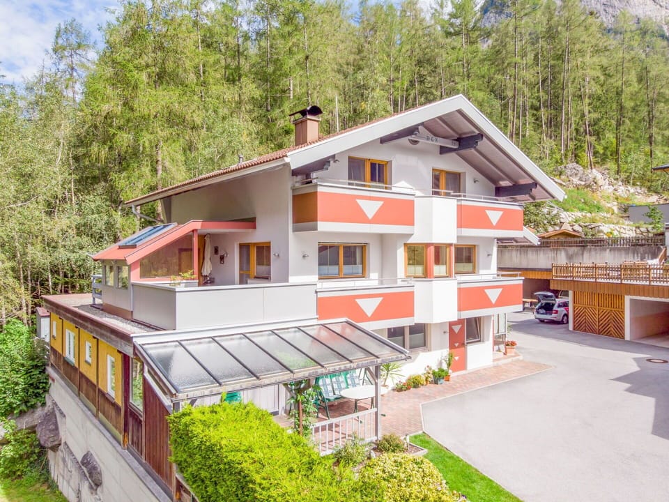 Building, Plant, Window, Property, House, Tree, Architecture, Land Lot, Cottage, Neighbourhood