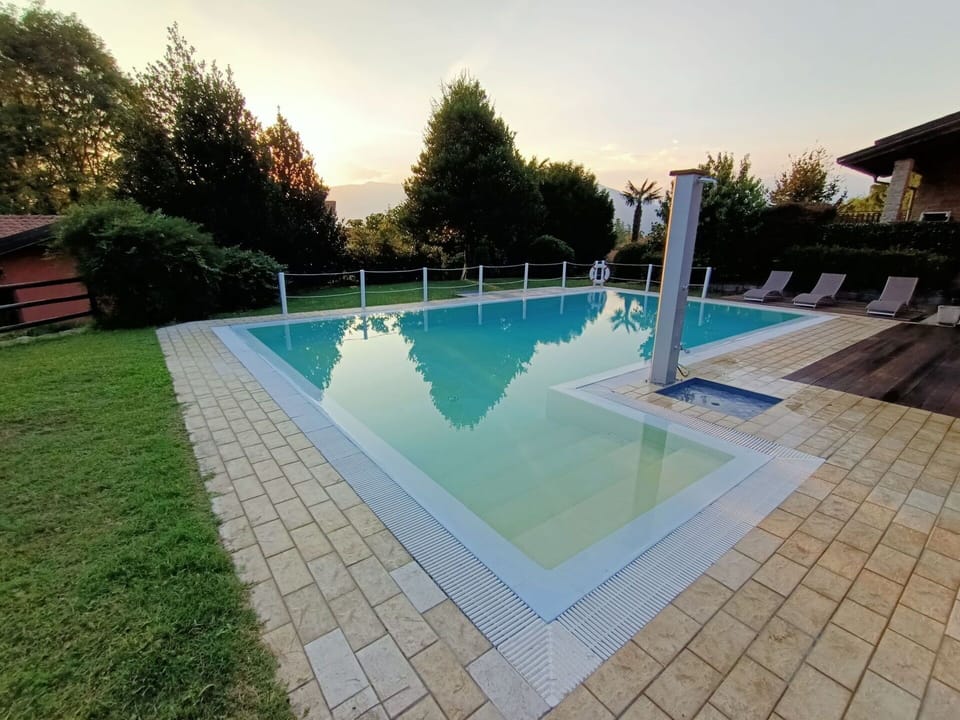 Water, Sky, Water Resources, Plant, Swimming Pool, Tree, Azure, Building, Grass, Body Of Water