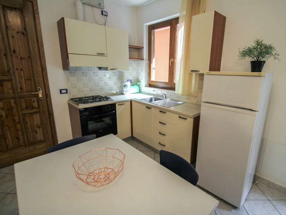 Cabinetry, Countertop, Furniture, Property, Kitchen Sink, Sink, Building, Wood, Kitchen, Drawer