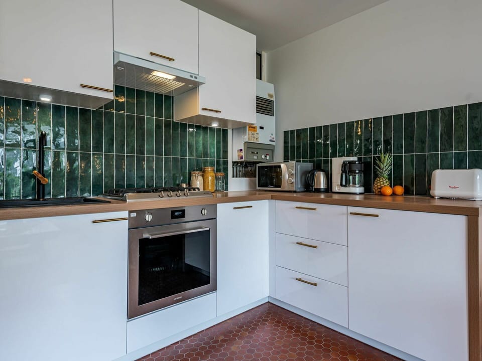 Countertop, Cabinetry, Property, Tap, Kitchen Stove, Kitchen, Drawer, Sink, Wood, House
