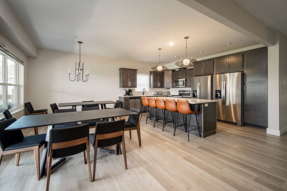 Kitchen/ Dining Room