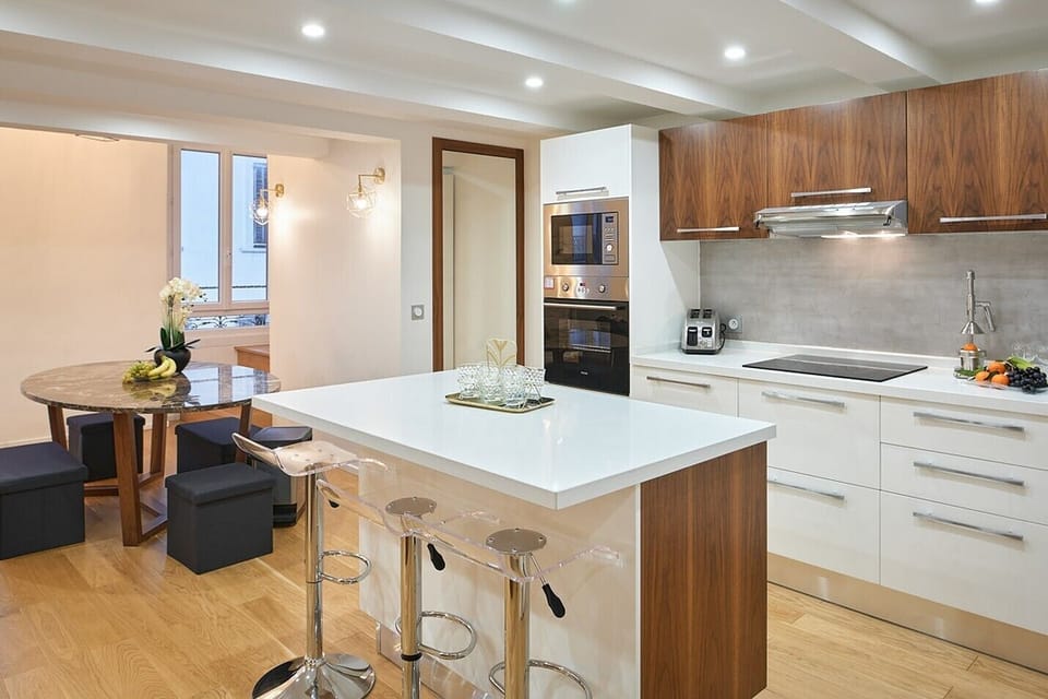 Super functional kitchen with breakfast bar.