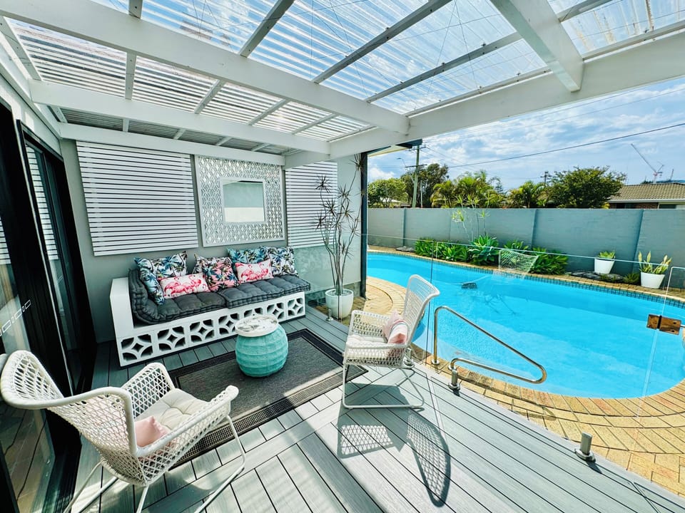 Pool & deck area