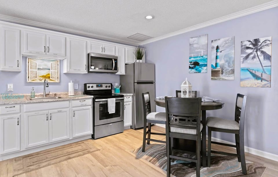 The perfect kitchen/dining area for longer getaways. Stocked with everything you need 
