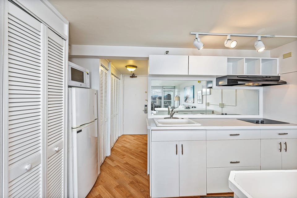 Large Kitchen and Storage - Large Kitchen and Storage