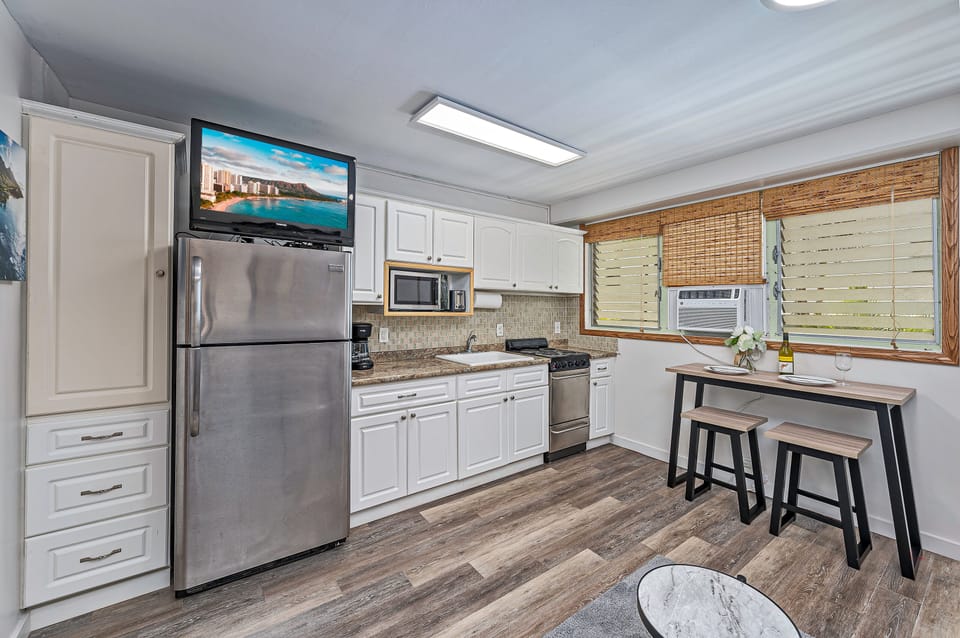 Fully Equipped Kitchen Ready to Cook!
