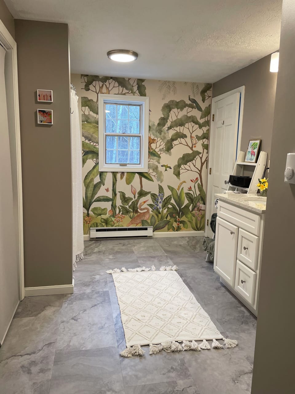 Upstairs full bathroom