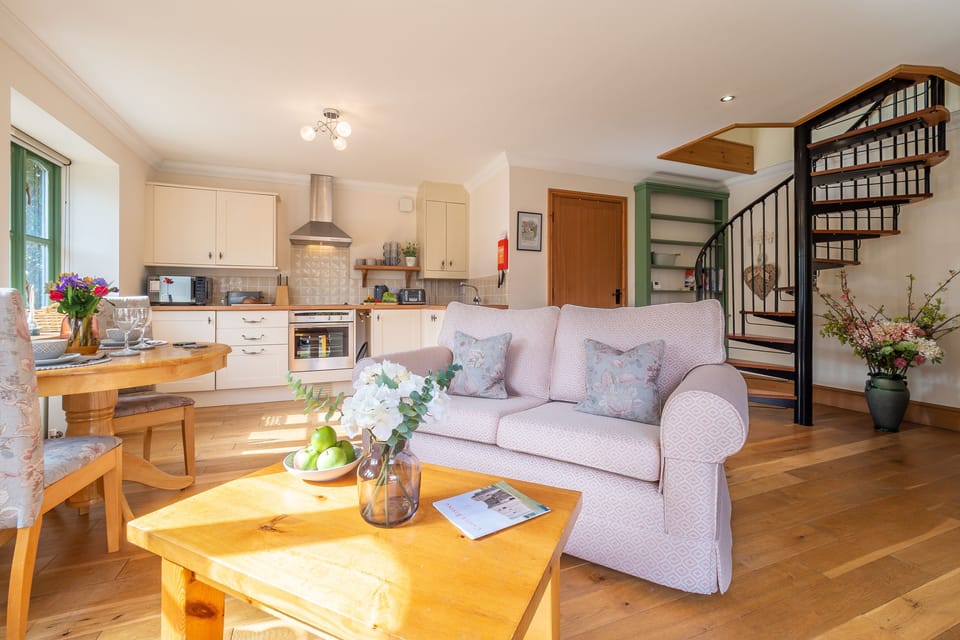 Molly's Den, Roydon: Open plan living area