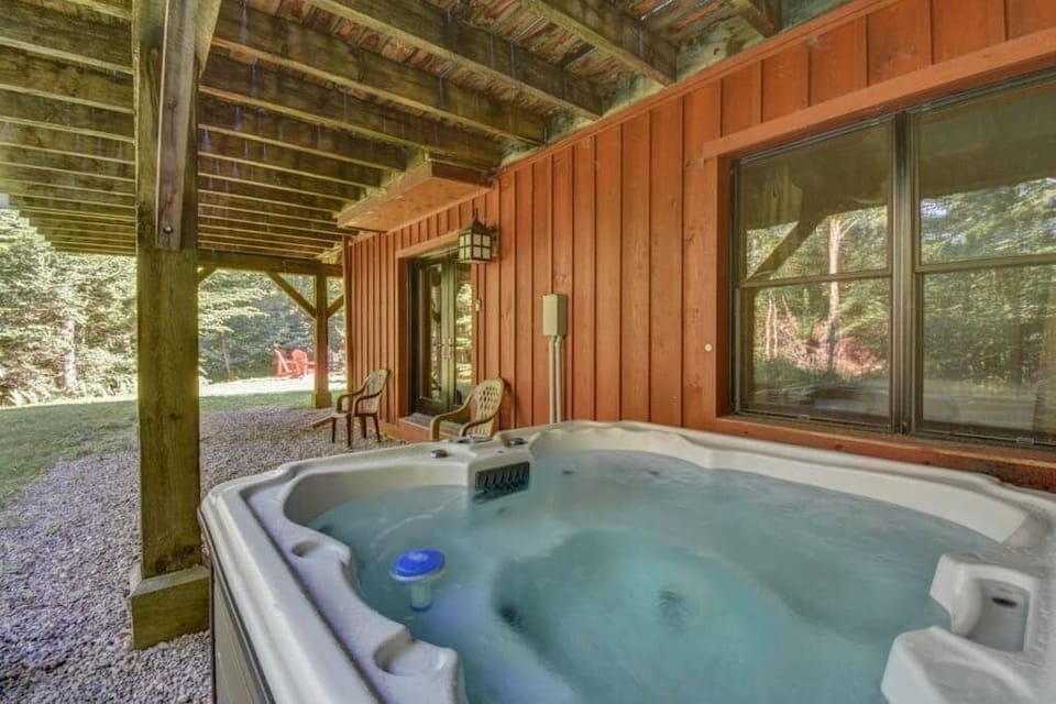 Indoor spa tub