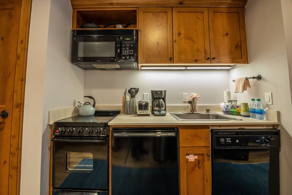 Oven, Room, Indoors, Microwave, Sink Faucet