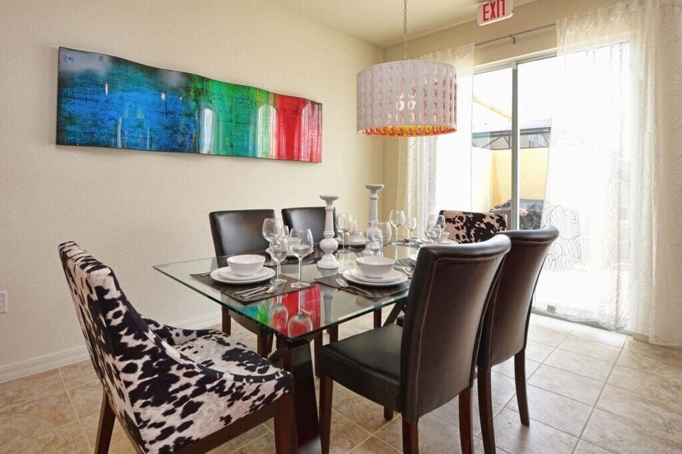 09-Dining Area.jpg