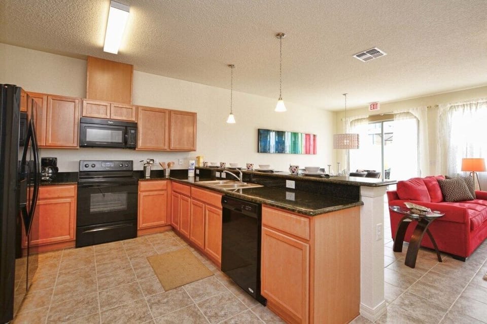 10-Kitchen.jpg