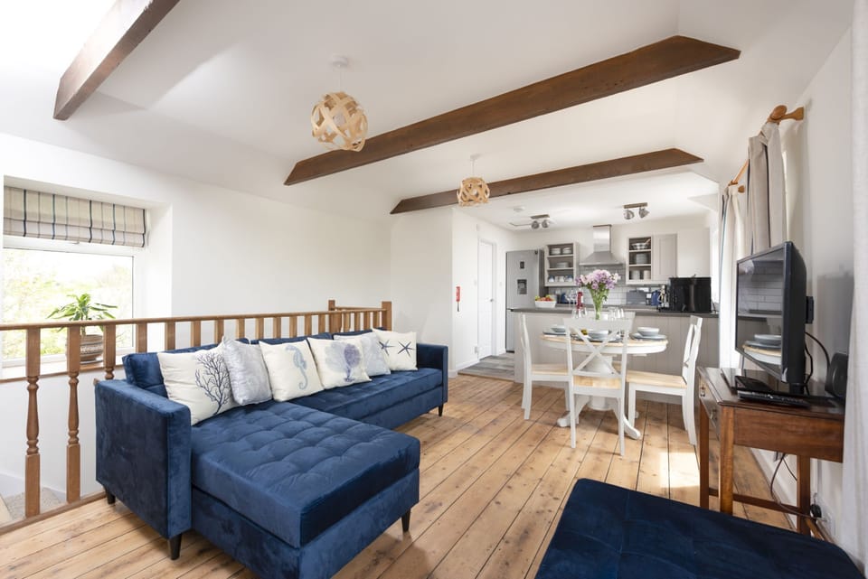 Open plan kitchen, dining and living space with a Smart TV - Greenfields Coach House