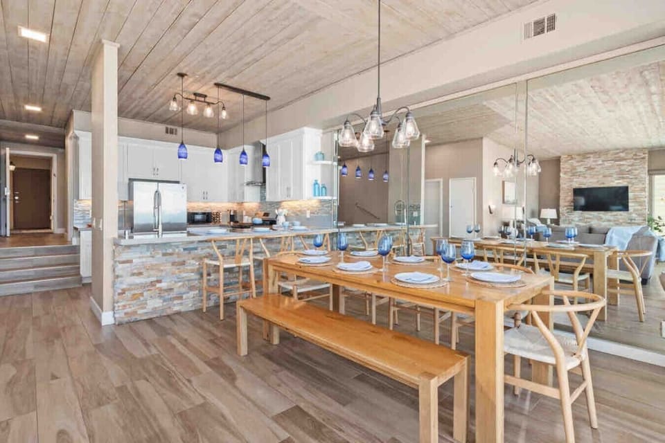 Oceanfront rental in Oceanside California, Beachfront vacation rental, Oceanside beach house, Direct beach access nearby, Private sandy backyard, Fire pit on the beach, No street between house and ocean, Walk to Oceanside Pier, Walk to restaurants and cof