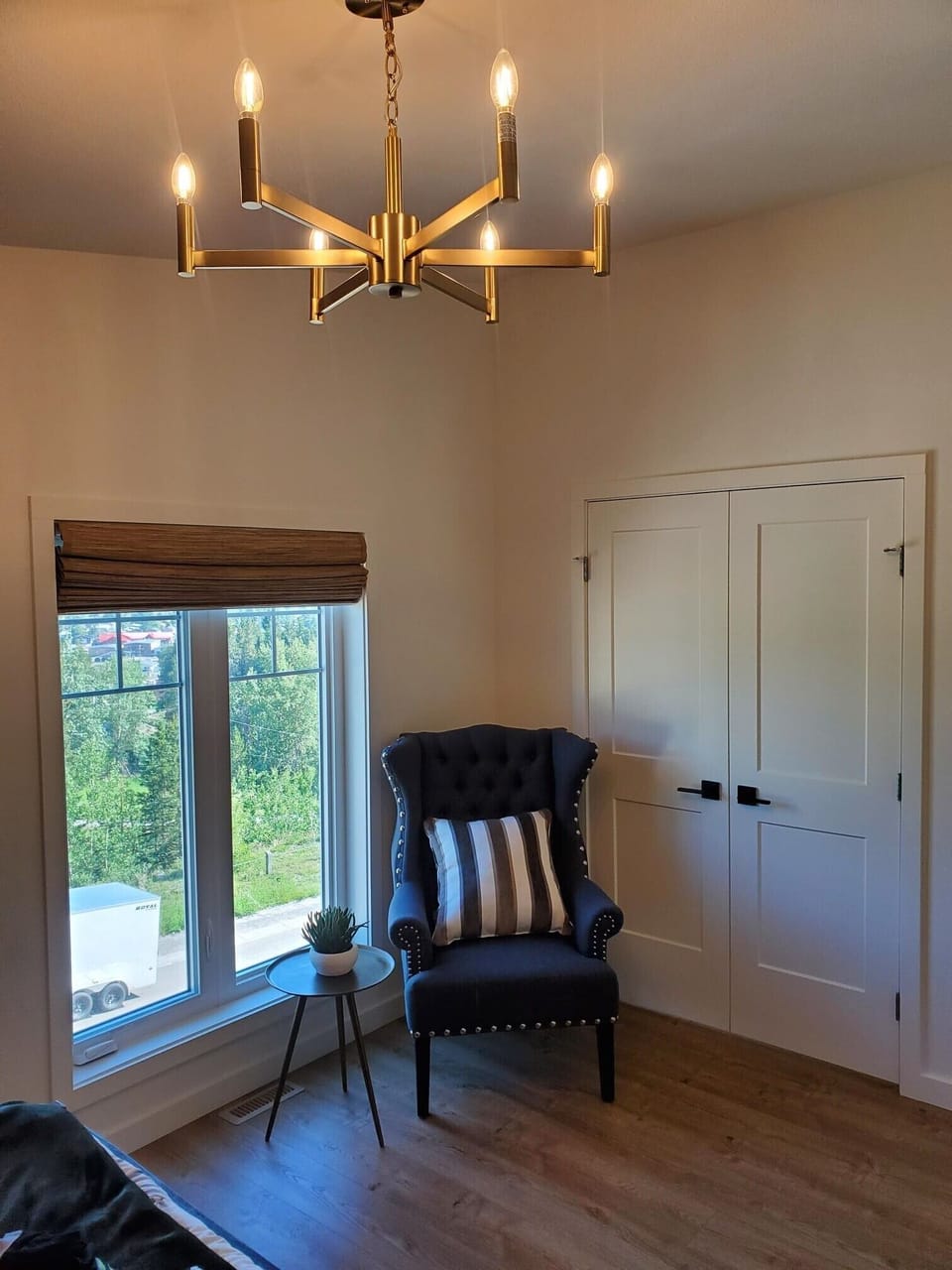Upstairs Master Bedroom - Entrance to closet