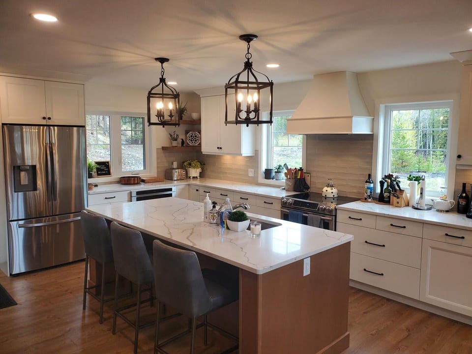 Custom, fully stocked kitchen complete with quartz counter tops. 
