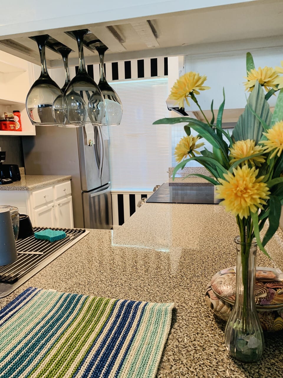 Full kitchen.