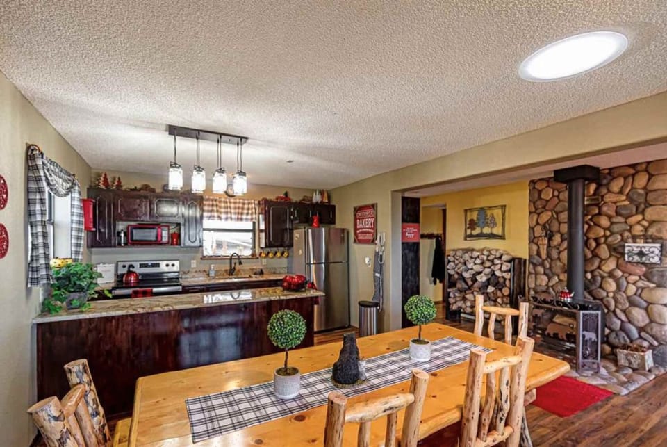 Dining room/kitchen