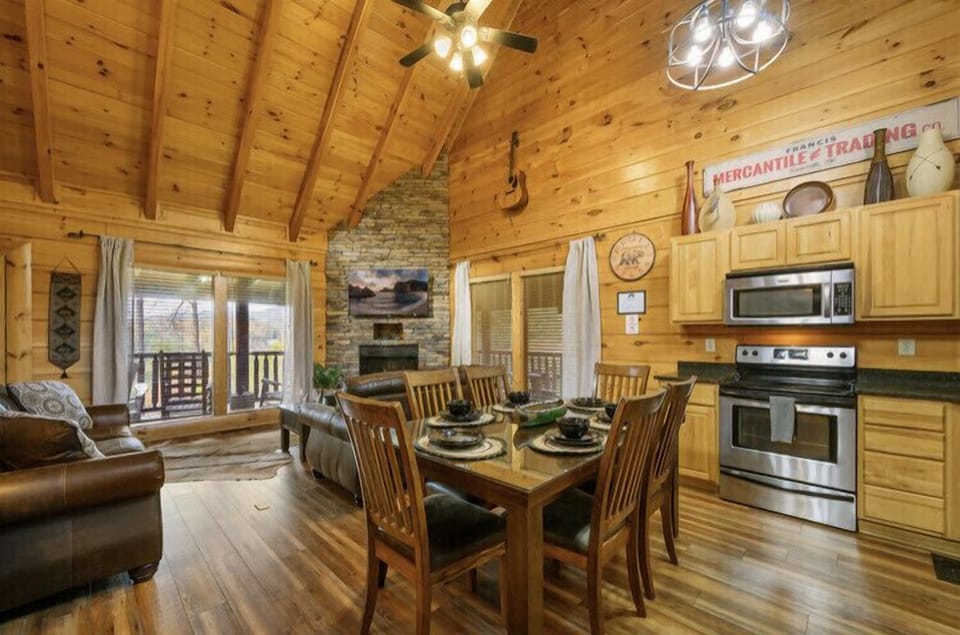 Open floor plan that ties the kitchen & living area together.