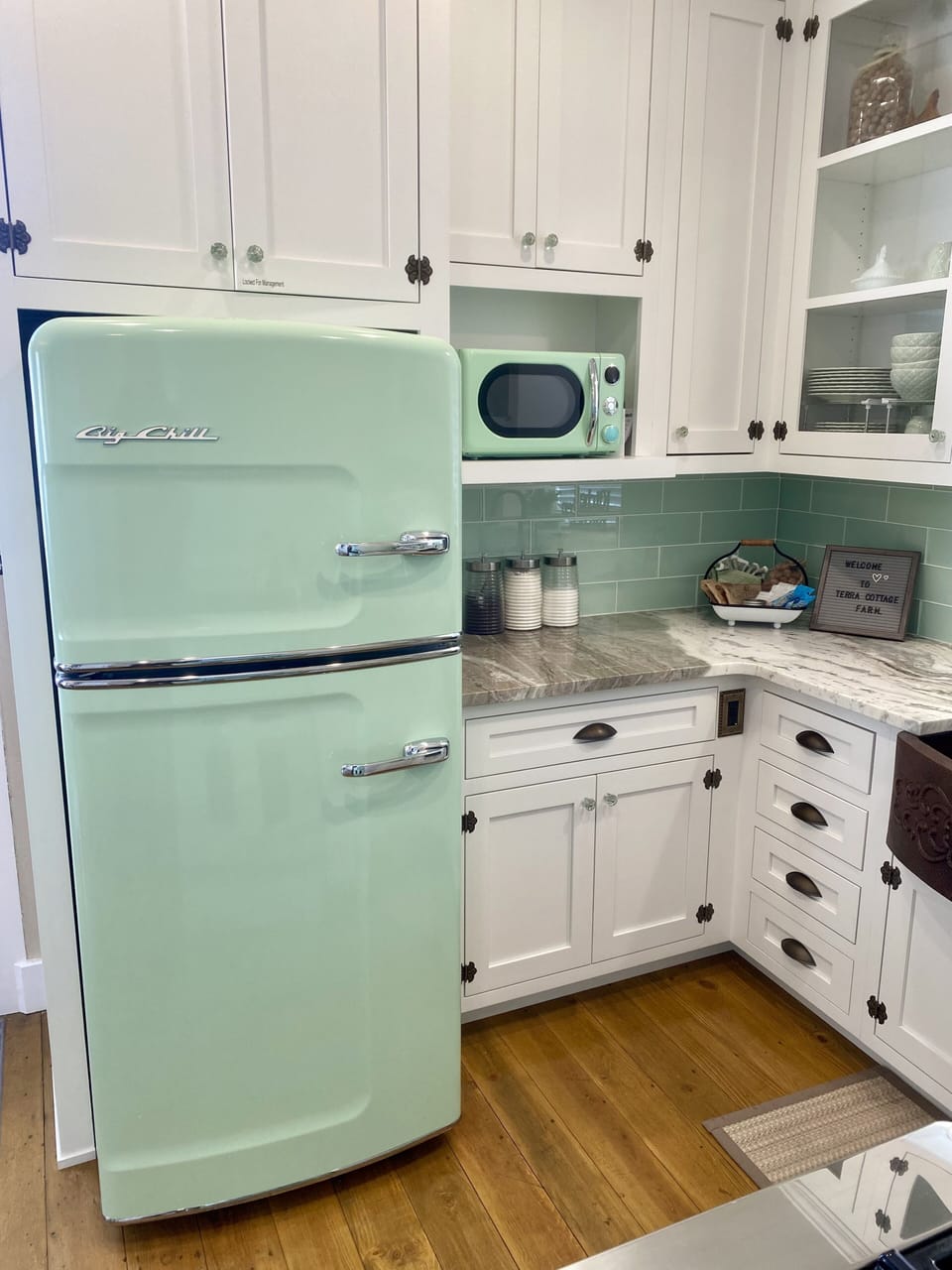 Vintage style refrigerator 