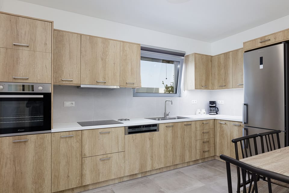 Another aspect of the kitchen. 