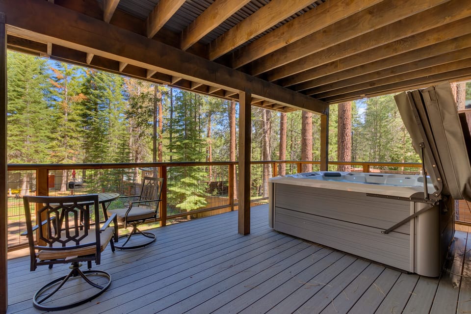 Covered Deck w/ Hot Tub