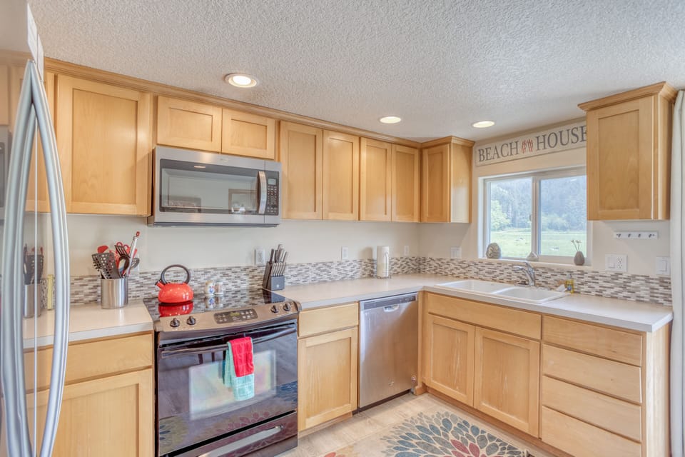 Kitchen with amenities