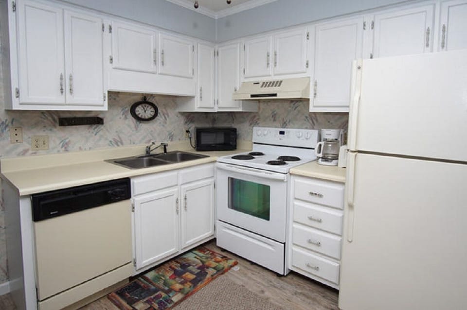 Fully equipped kitchen & plenty of counter space to help make meal prep a snap.