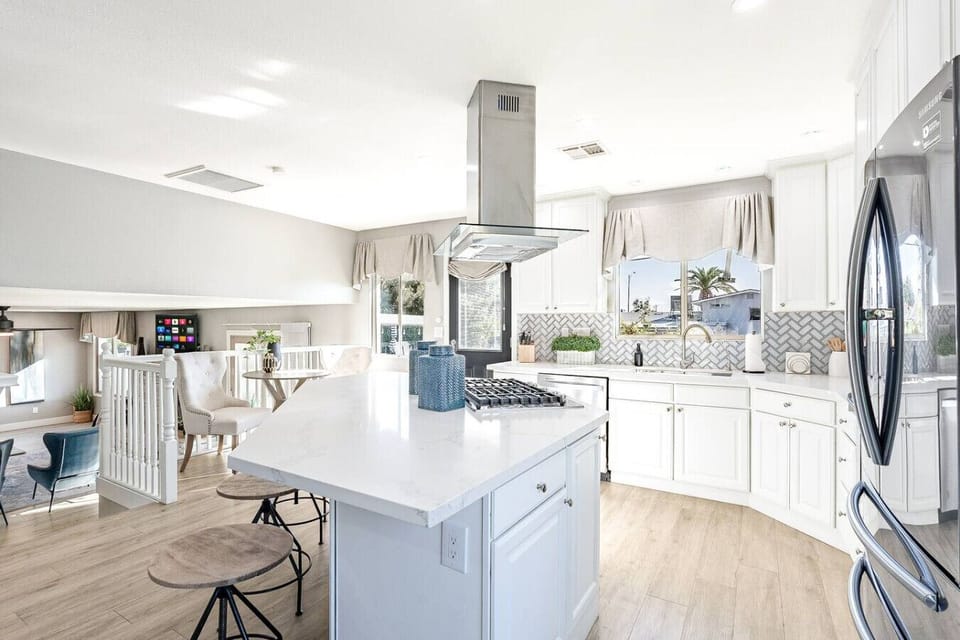 Modern Kitchen with Gas Range & Bar Seating