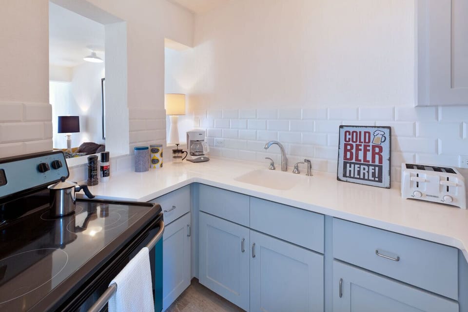 Emily House - Lower level kitchenette