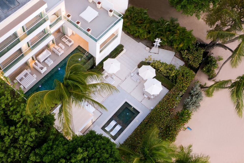 Footprints - Features 5 Contemporary Suites