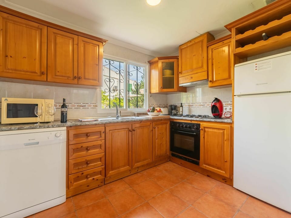 Cabinetry, Countertop, Property, Building, Sink, Kitchen Sink, Drawer, Kitchen Appliance, Chair, Kitchen