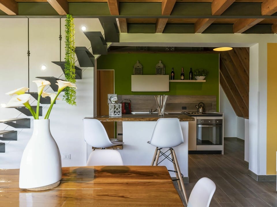 Property, Plant, Furniture, Table, Wood, Flower, Houseplant, Interior Design, Lighting, Architecture