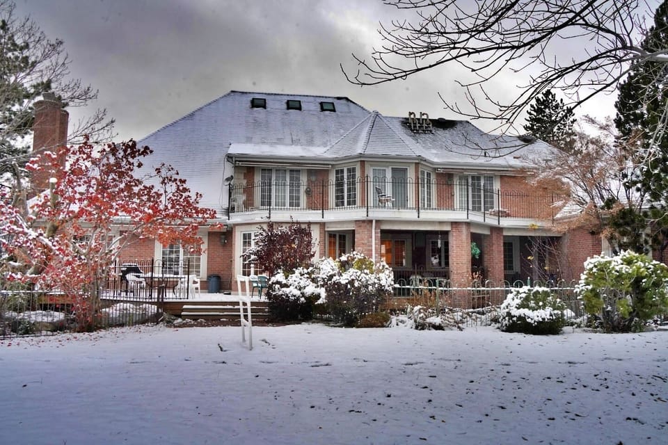 First snow of the season, relax while enjoying the gorgeous mountain view!