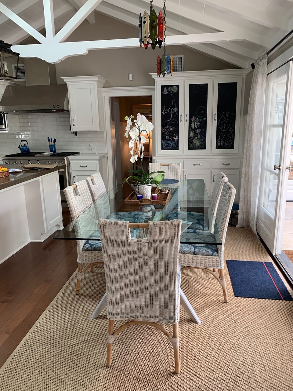 Kitchen eating area