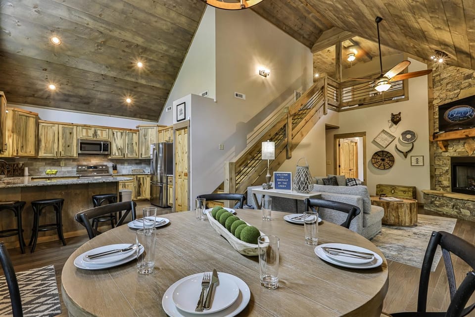 Dining room seating for 6