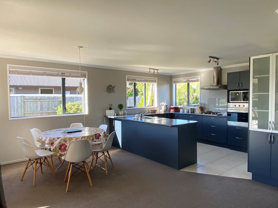Spacious kitchen and dinning space