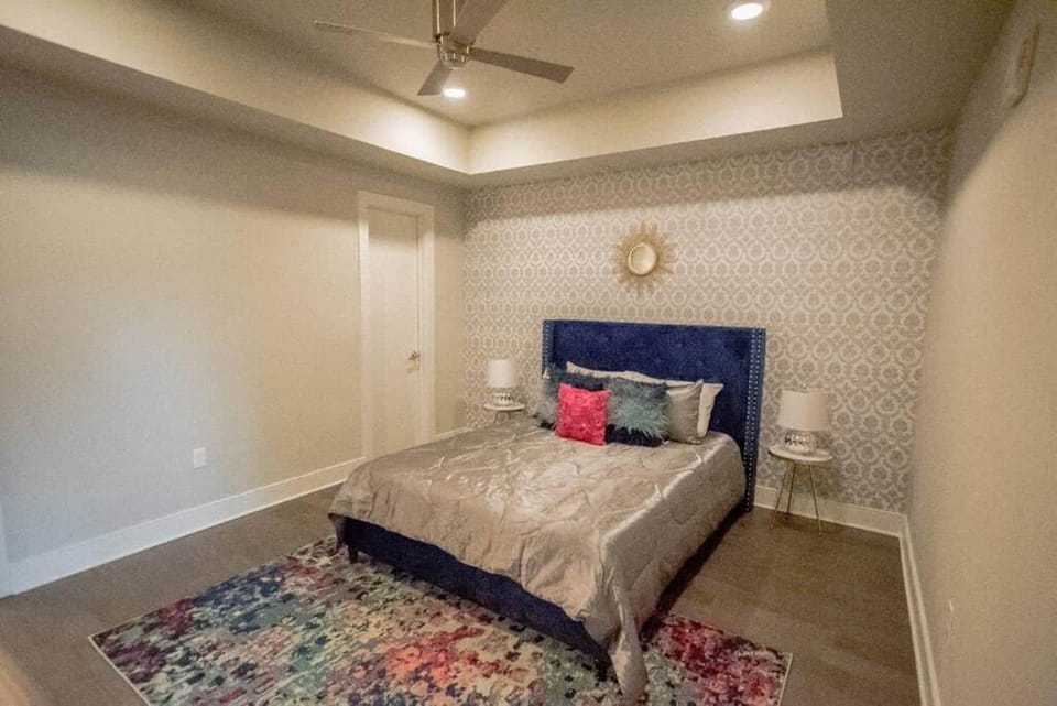 Comfy queen bed with microfiber sheets!